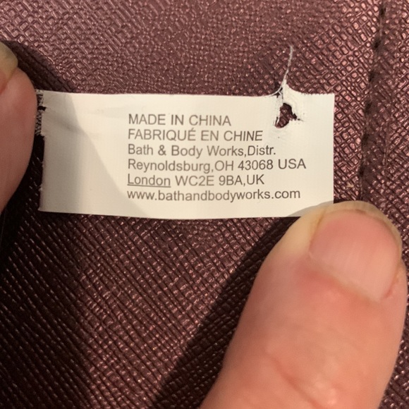 Bath And Body Works Tote Bag Gold Tassel Keychain burgundy outer zipper pocket - Picture 7 of 7